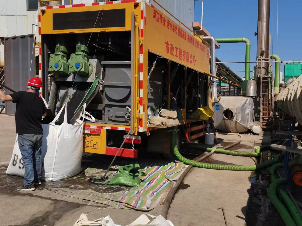 临武淤泥压干处理